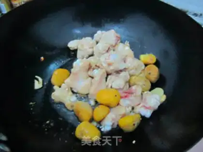Make Red-burned chestnut chicken step 4