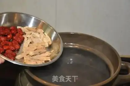 Make Red-tree chicken soup step 1