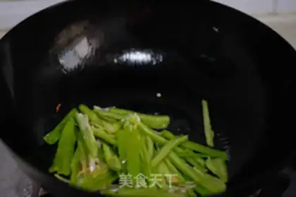 Make Pepper sauce noodles step 6