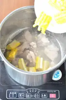 Make Corn ribs soup step 3