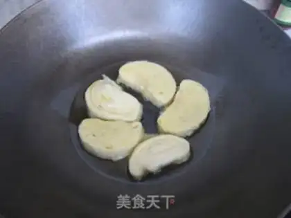 Make Eggs fried head step 6