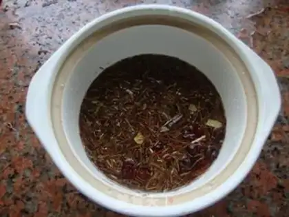 Make Chicken-bones, red date water step 1