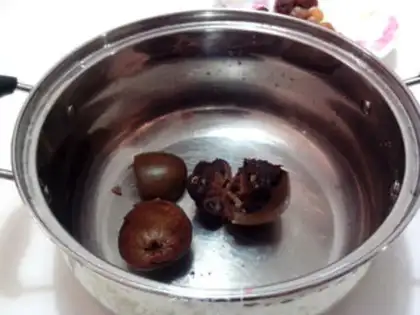 Make Frozen fruit date tea step 1