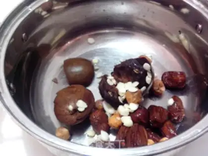 Make Frozen fruit date tea step 2