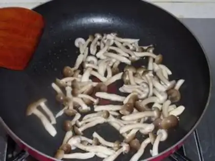 Make Twin crab mushrooms step 4