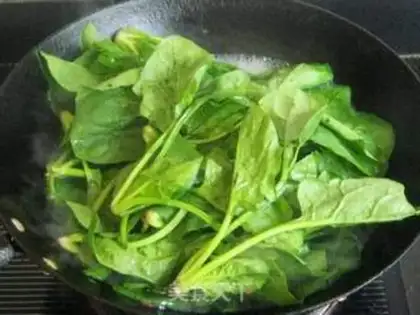 Make Put on some omelet step 1