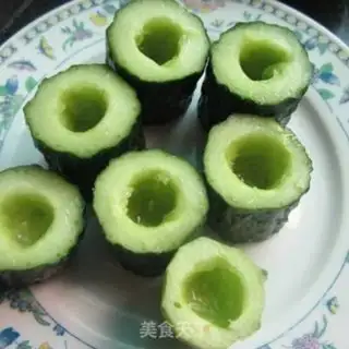 Make cucumber roll step 2