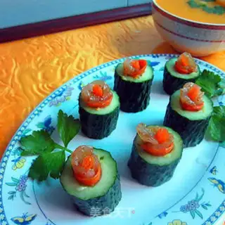 Make cucumber roll step 4