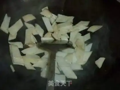 Make Silver fish egg soup step 1