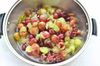 Make Homemade red wine step 1