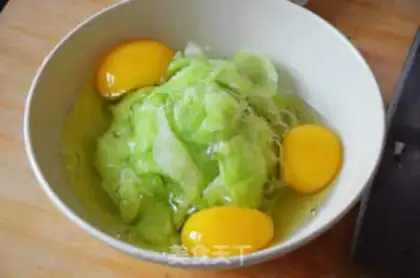 Make Cracker radish eggs step 3