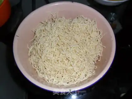Make Three, five-colored noodles step 0