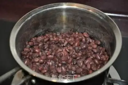 Make Red bean pie step 2