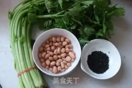 Make Celery with peanuts step 0