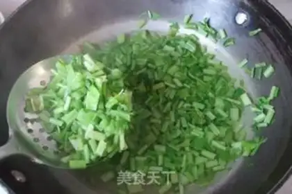 Make Celery with peanuts step 4