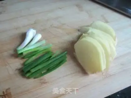 Make Yellow chicken step 1