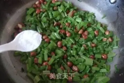 Make Celery with peanuts step 6