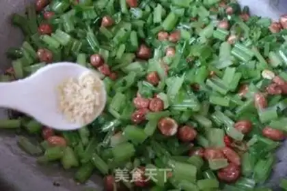 Make Celery with peanuts step 7