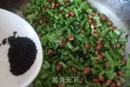 Make Celery with peanuts step 8
