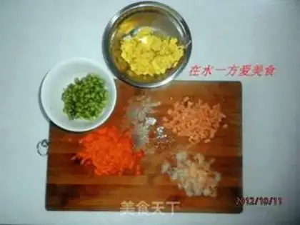 Make Yangzhou fried rice step 1