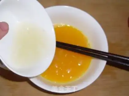 Make Tomato steamed eggs step 1