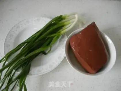 Make Garlic and pig blood step 0