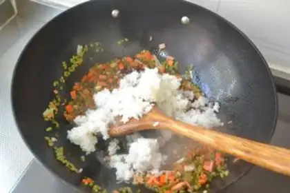 Make Ham McNuggets fried rice step 5