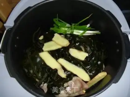 Make Pig hoof sea soup step 4
