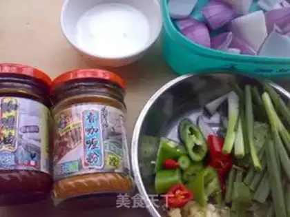 Make Curry oil step 1