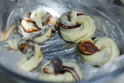 Make Doudou rolls step 10