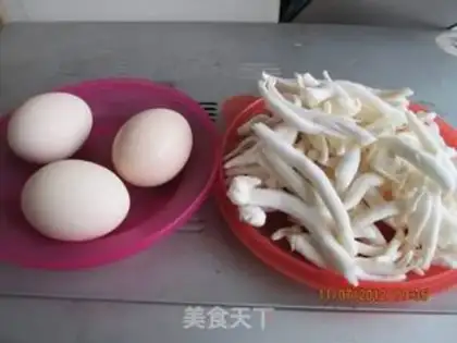 Make Seafood mushroom fried eggs step 0