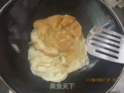 Make Seafood mushroom fried eggs step 2