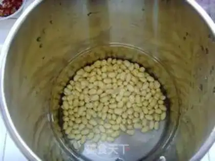 Make Bean-fruit soup step 1