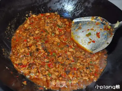 Make Xinjiang chicken rice powder step 10