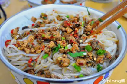Make Xinjiang chicken rice powder step 15