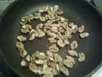 Make Amber walnuts step 1