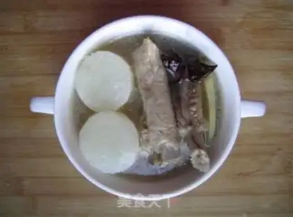 Make Ribbon Mountain medicine soup step 6