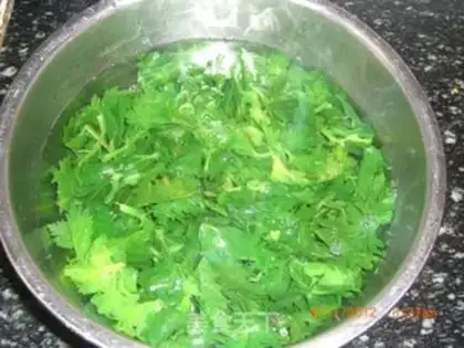Make Bacon fried celery eggs step 1