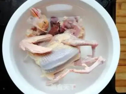 Make Red-tree pigeon soup step 1