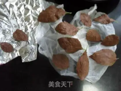 Make Chocolate leaves cake step 3