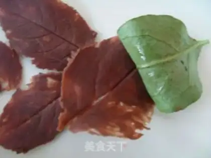 Make Chocolate leaves cake step 4