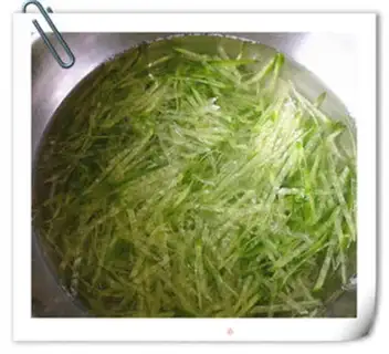 Make Snack radish soup step 1