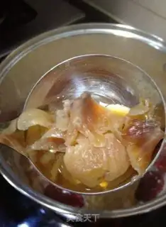 Make A silver spoon with red dates step 3