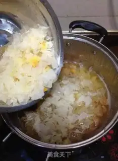 Make A silver spoon with red dates step 4