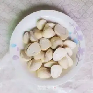 Make Straw mushroom shrimp step 1