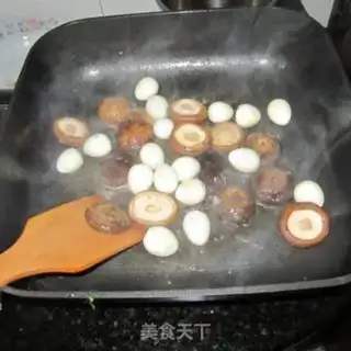 Make Fried mushroom eggs step 4