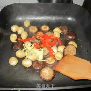 Make Fried mushroom eggs step 5