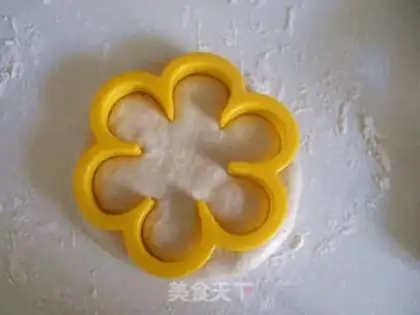 Make Flower bread step 6