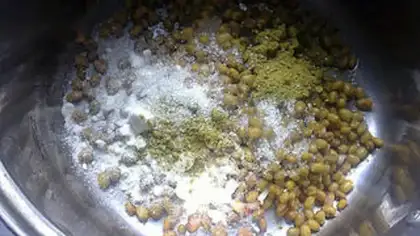 Make Tea and coconut green beans step 1