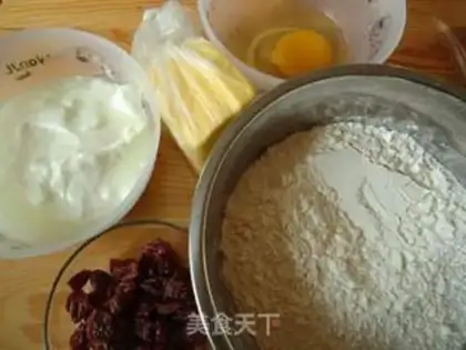 Make Yogurt cranberry bread step 0